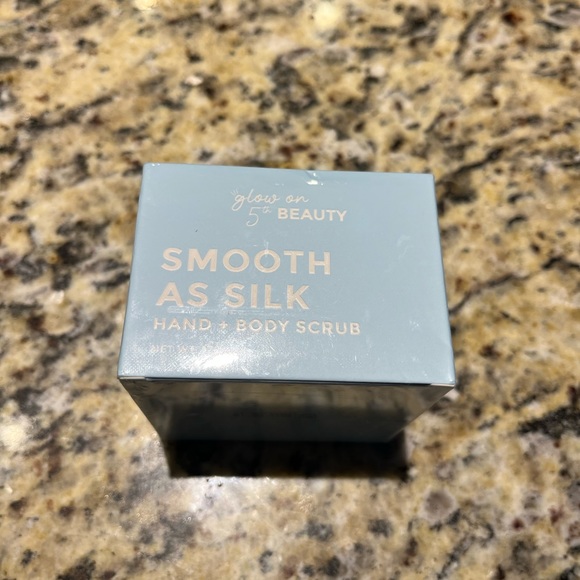 NWT Glow on 5th Beauty Hand + Body Scrub Shea Butter Green Tea Extract Skincare - Picture 4 of 9